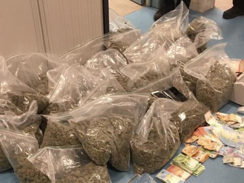 Drogue, alcool et argent : importante saisie opérée par la police de Liège 