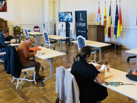 Etonnant : les conseils communaux avec distanciation physique ! 
