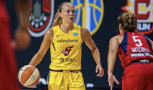 Julie Allemand dans la All-Rookie Team 