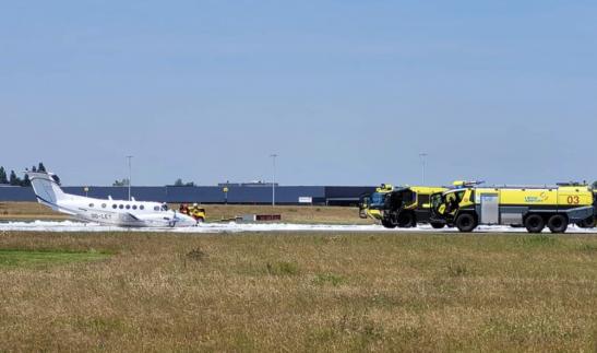 Liège Airport : Un avion de transport d'affaire atterrit sans son train d'atterrissage !