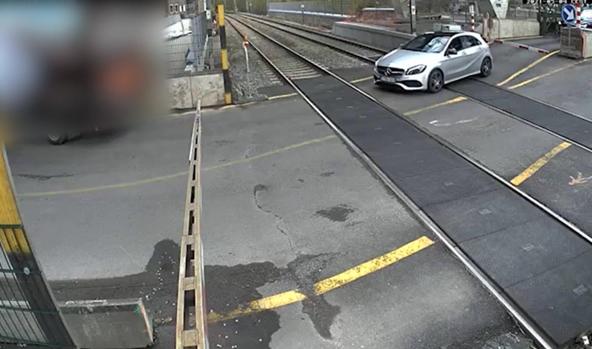 Passage à niveau : deux conducteurs irresponsables poursuivis