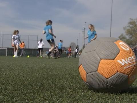 Six mois plus tard, le Fémina Visé retrouve le ballon