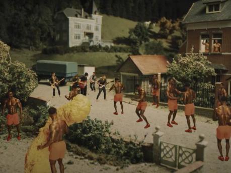 Un clip surréaliste pour le groupe de rock alternatif Sonic Tides