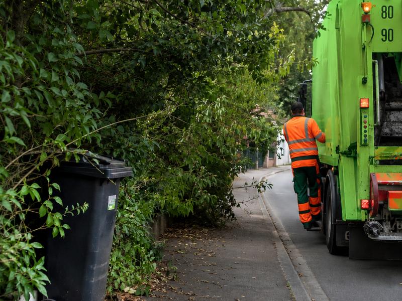 Entretien des trottoirs et des plantations : un geste pour le vivre ensemble