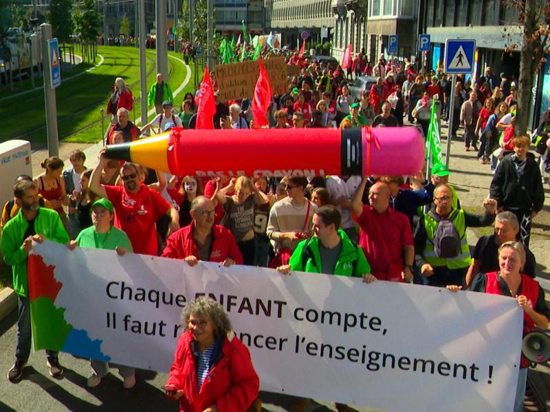 Des milliers d'enseignants dans les rues de Liège