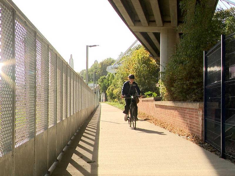 Nouvelle piste cyclable pour traverser la gare des Guillemins