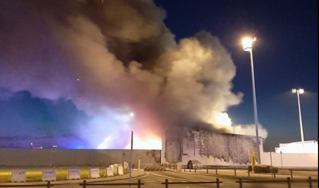 Spectaculaire Incendie à côté du terminal de l'aéroport de Liège