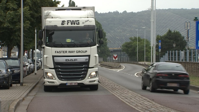 Les poids lourds bientôt bannis des quais de Liège
