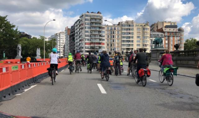 Manifestation "cycloyenne" pour une meilleure cohabitation avec le tram