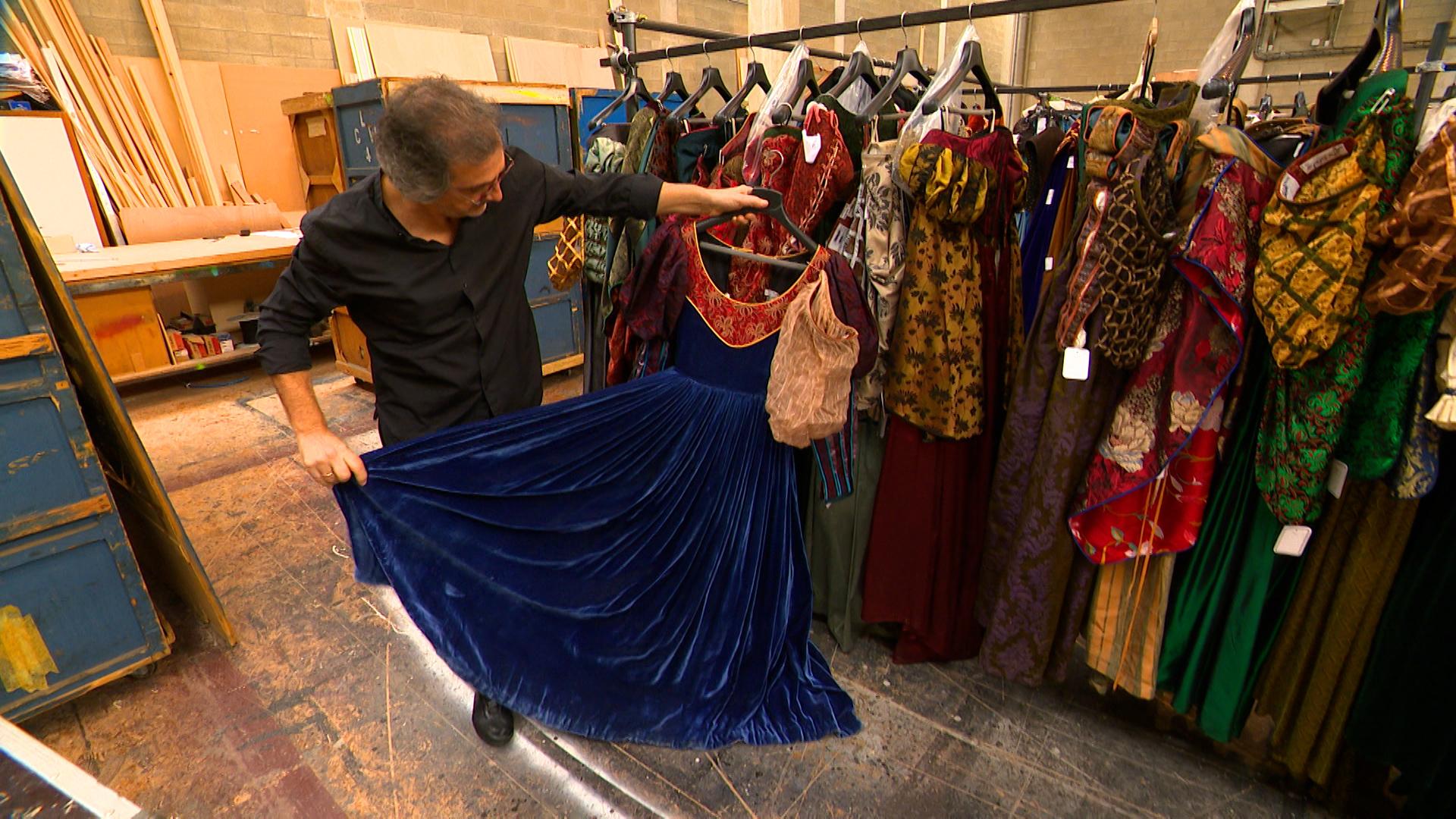 A vendre : 4.500 costumes d'Opéra
