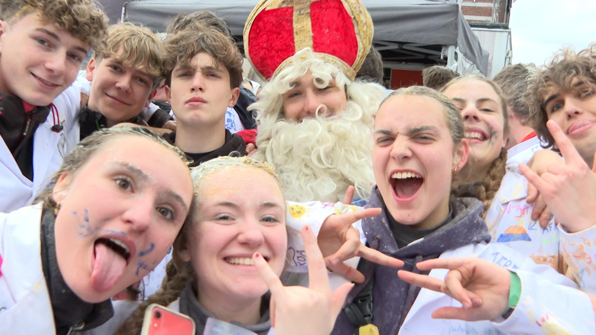 Huy : Saint-Nicolas est venu faire la fête avec les étudiants de rhéto !