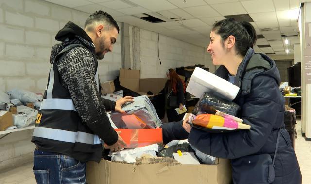 Vente de colis perdus aux Galeries St Lambert