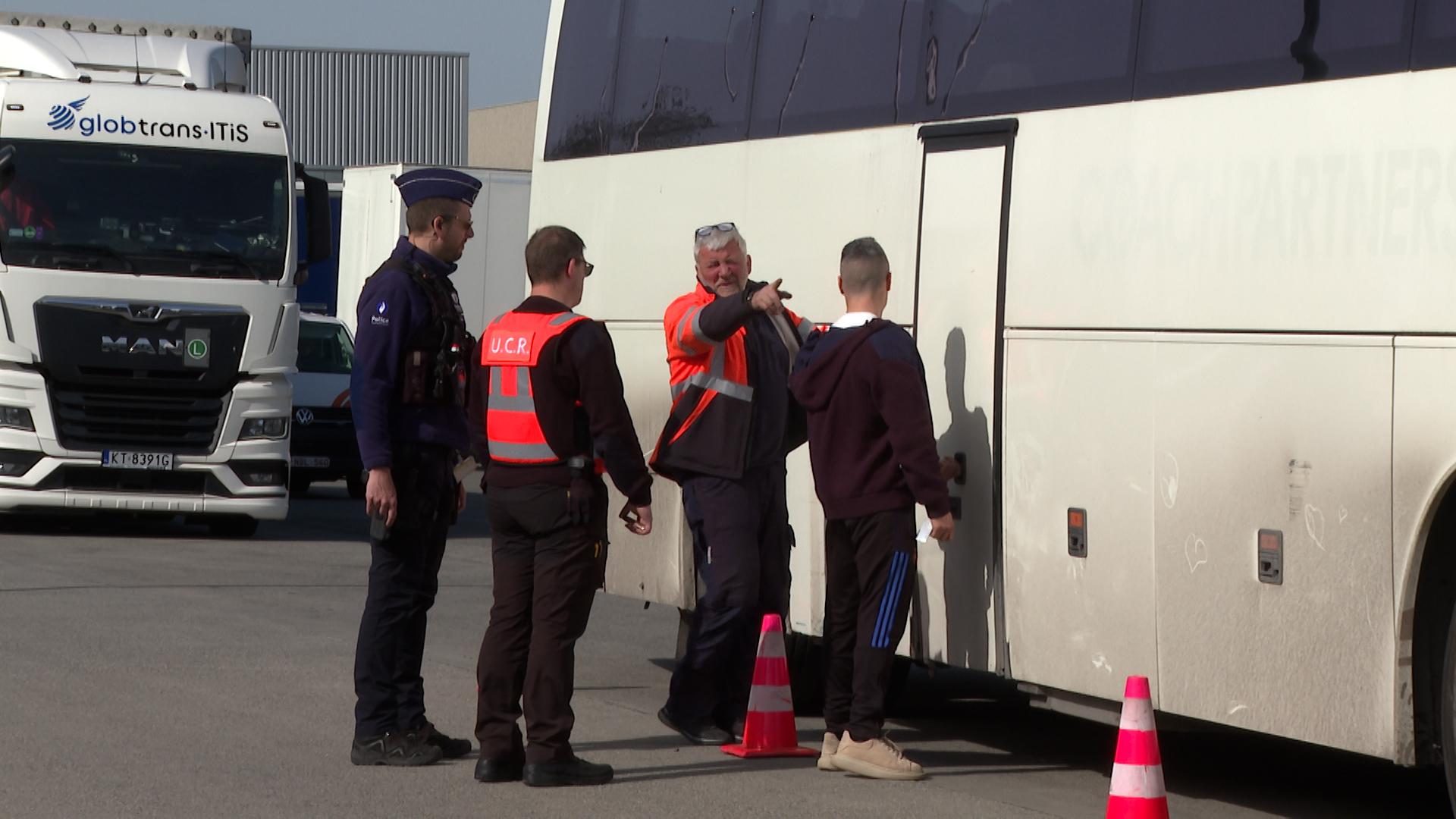 Contrôle surprise de poids lourds par la Police !