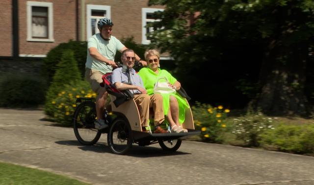Amay prépare ses échappées en triporteur