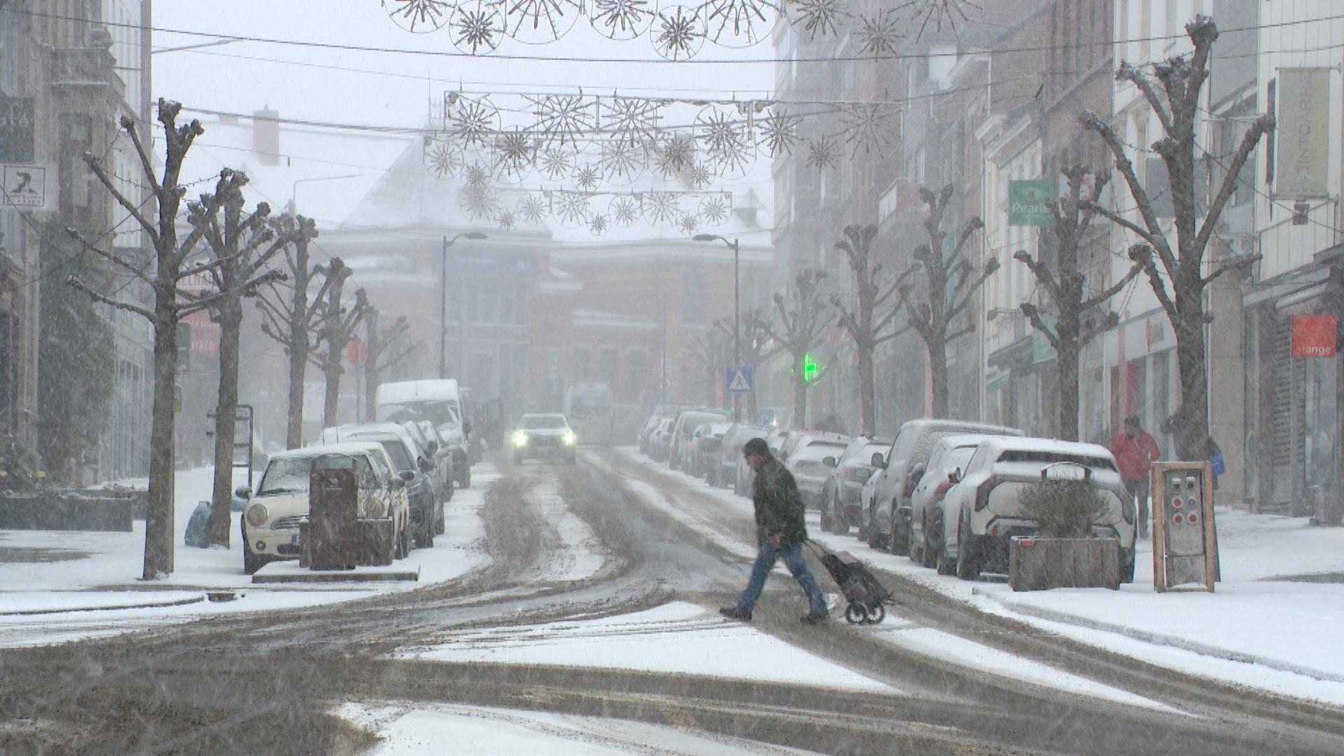 La neige annoncée est là, et pour plusieurs heures !