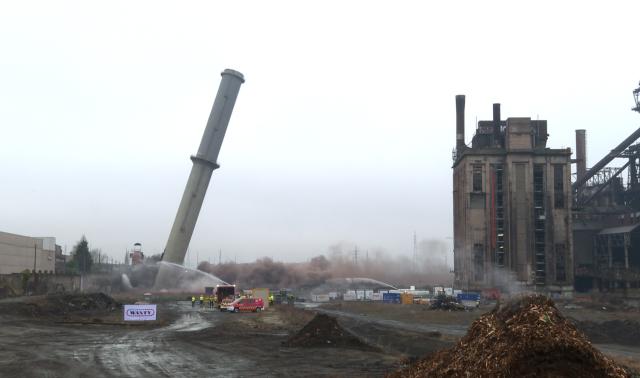 Des images impressionnantes: deux tours du HFB d'Ougrée dynamitées ce matin