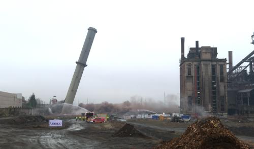 Des images impressionnantes: deux tours du HFB d'Ougrée dynamitées ce matin