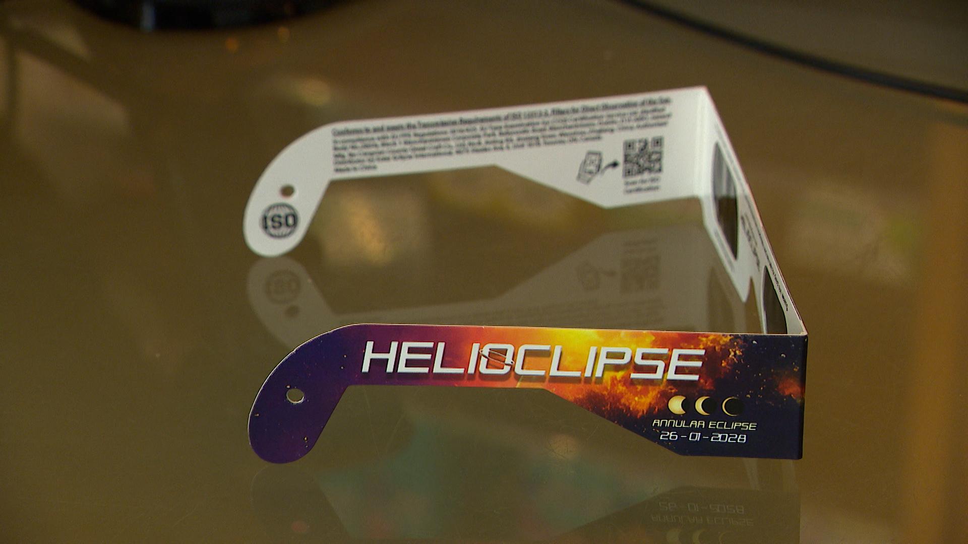 Regarder l'éclipse sans lunettes spéciales: les risques