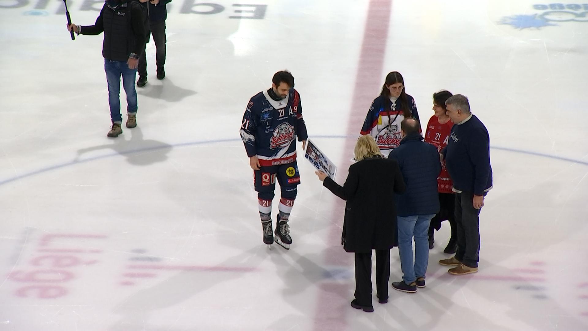 Frank Neven, 307 matches avec les Bulldogs et une page d'histoire