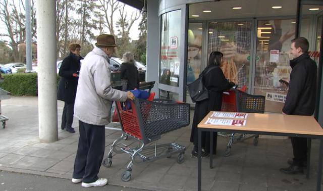 Créneau pour les seniors et distance de sécurité en magasin