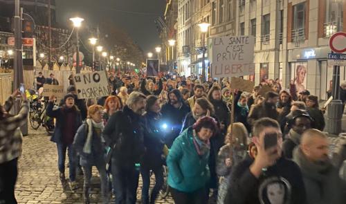 Plus de 500 personnes contre les mesures sanitaires