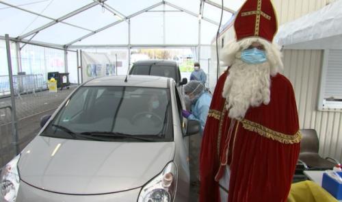 Saint-Nicolas au Centre de dépistage covid de Vottem