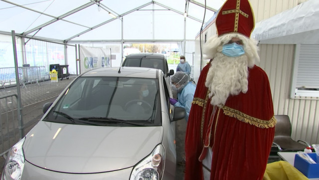 Saint-Nicolas au Centre de dépistage covid de Vottem