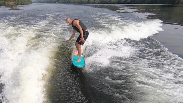 Surfer sur la vague à Wandre !