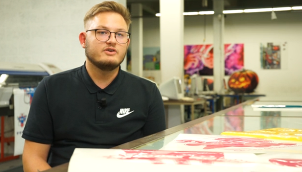 Un autre regard: Assistant aux métiers de la publicité