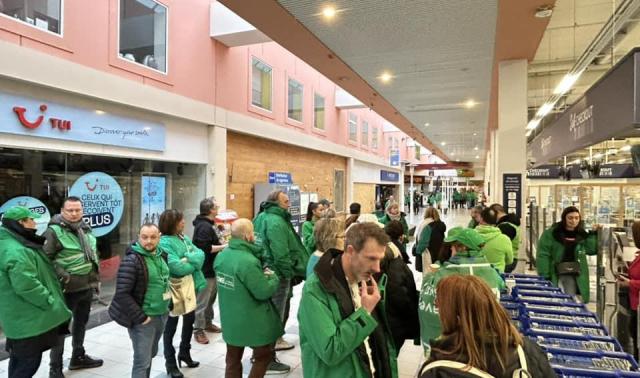 Herstal : mouvement de mauvaise humeur du personnel de l'hyper-carrefour. Impossible d'y faire ses courses