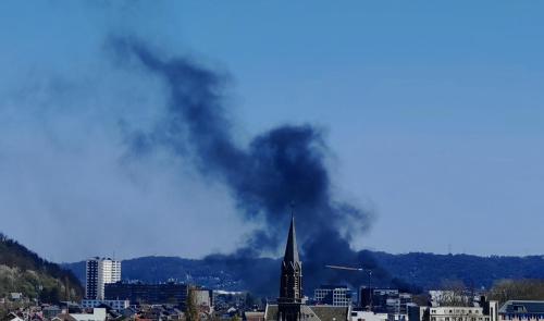 Une péniche en feu sur la Meuse à Liège