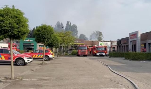 Quatre magasins détruits dans un incendie criminel