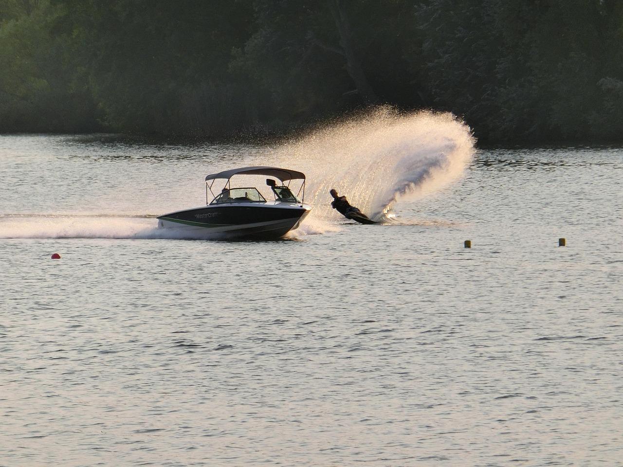 Algue bleue : le championnat du monde de ski nautique reporté à vendredi
