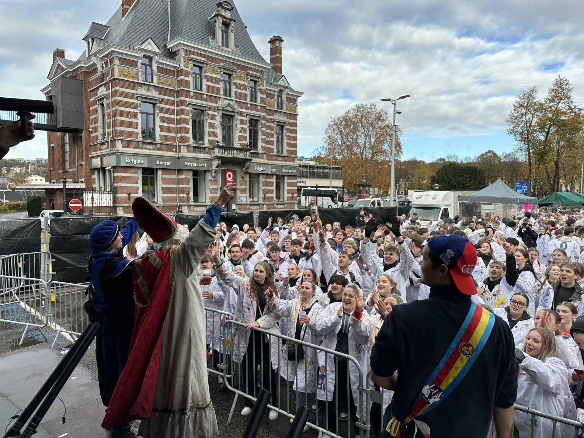 600 rhétos fêtent la Saint-Nicolas à Huy