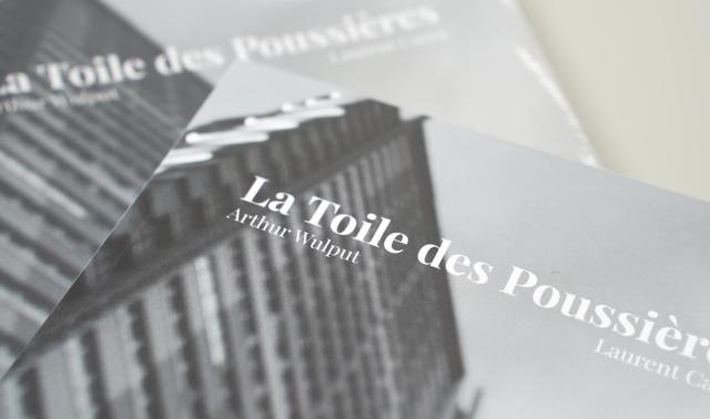 "La toile des poussières", un roman photo de Laurent Carra et Arthur Wulput