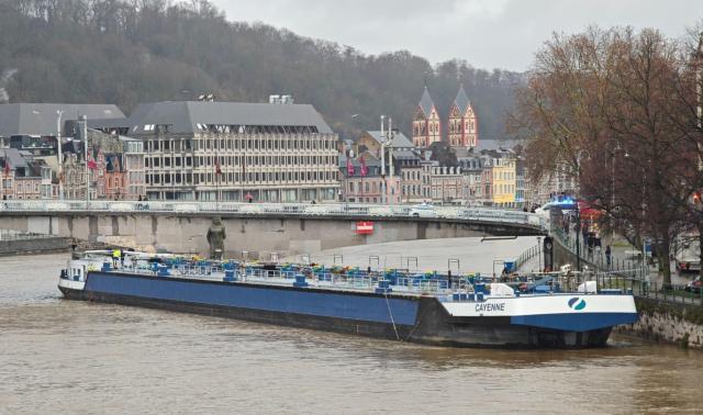 Une péniche heurte à nouveau le pont des Arches