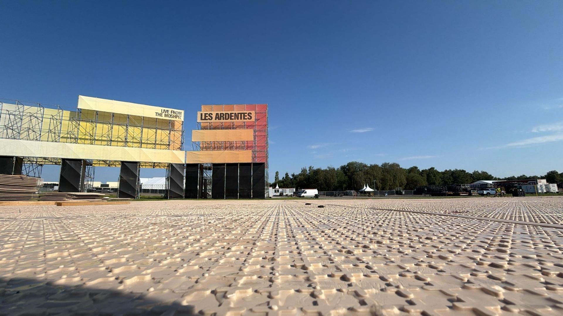 Nouvelles tôles pour le sol des Ardentes
