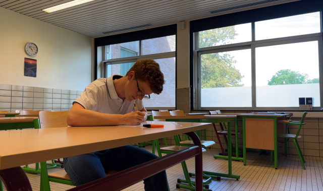 À 16 ans, Adrien s'envole pour les Olympiades de mathématiques à Shanghai