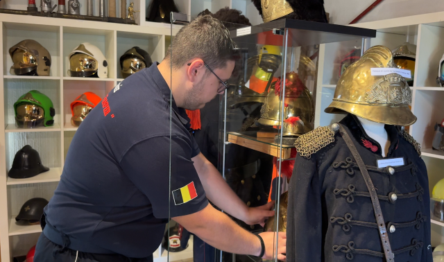 À 19 ans, Noah a créé son musée des pompiers à Hannut : « C’est mon rêve de le devenir »