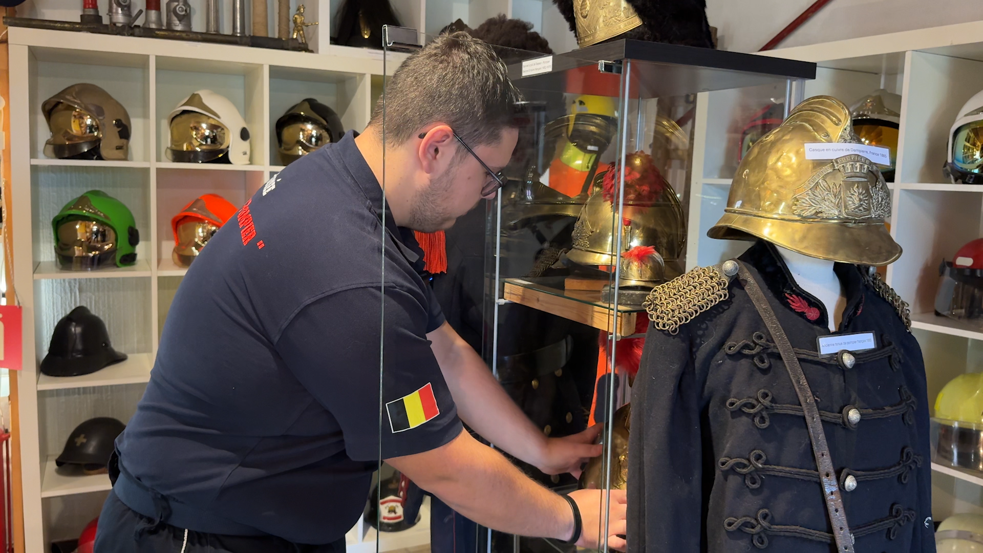 À 19 ans, Noah a créé son musée des pompiers à Hannut : « C’est mon rêve de le devenir »