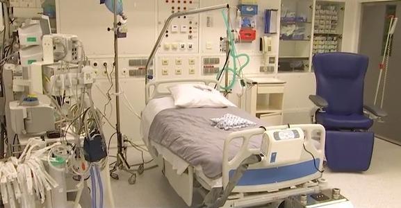 "Il reste 106 places en soins intensifs", prévient l'Absym 