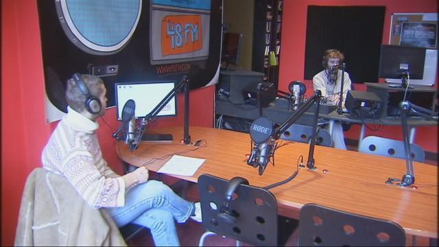 48 FM part installer une radio au Sénégal 