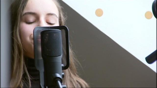 Zoé, jeune auteure-compositrice-interprète liégeoise