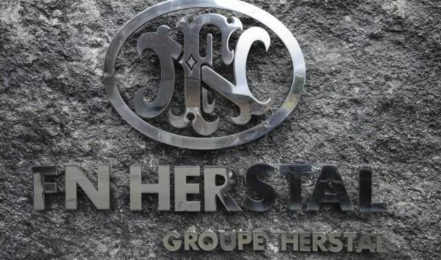 Un huissier aux grilles de la FN Herstal 
