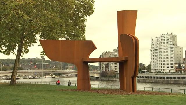 Une scultpure monumentale de Roger Jacob en bord de Meuse