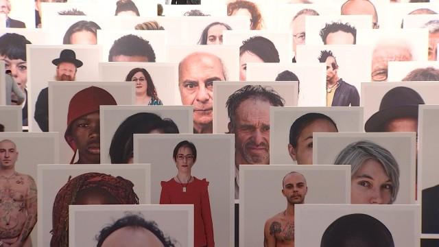Exposition : les clichés liégeois de Razza Umana de Oliviero Toscani