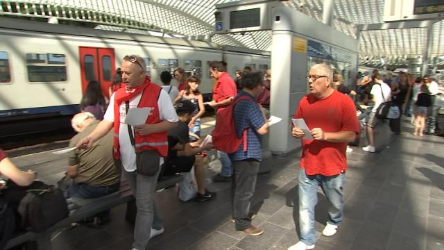 Grève SNCB : action des cheminots à la gare des Guillemins