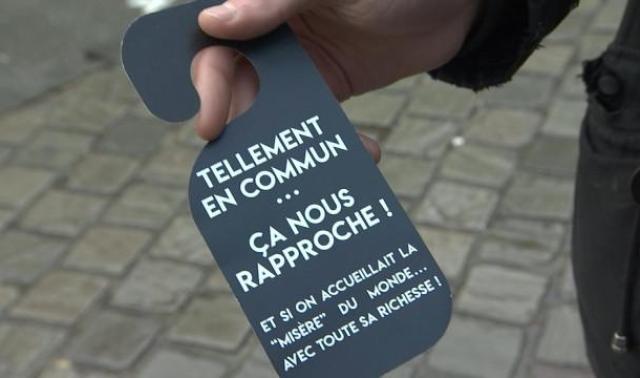 Bus : sensibilisation à la situation des sans-papiers.