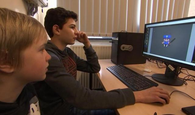 Des ados créent leur propre jeu vidéo en stage
