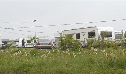 Flémalle : des gens du voyage s'installent sur le terrain de foot